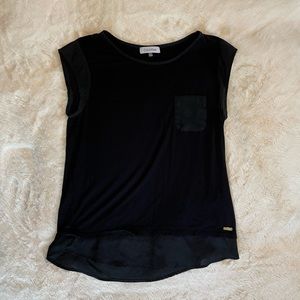 Calvin Klein tee w/ bottom detail